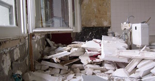 Демонтаж хрущевки в Александрове - удаление старых полов и стен по выгодной цене от 1785 рублей.